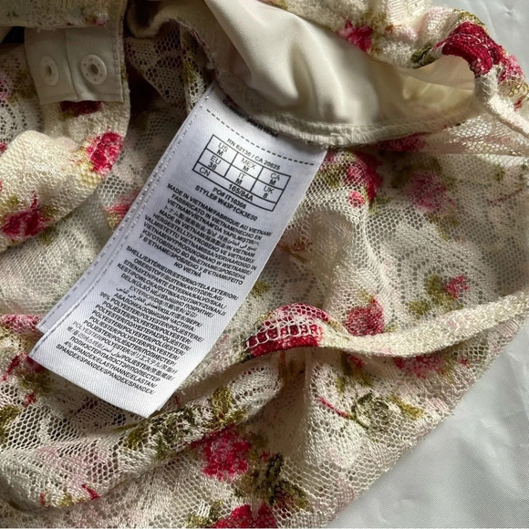 🌸 Guess Lace Floral  Bodysuit Women's ~ Size Medium!🌸 - Picture 7 of 10